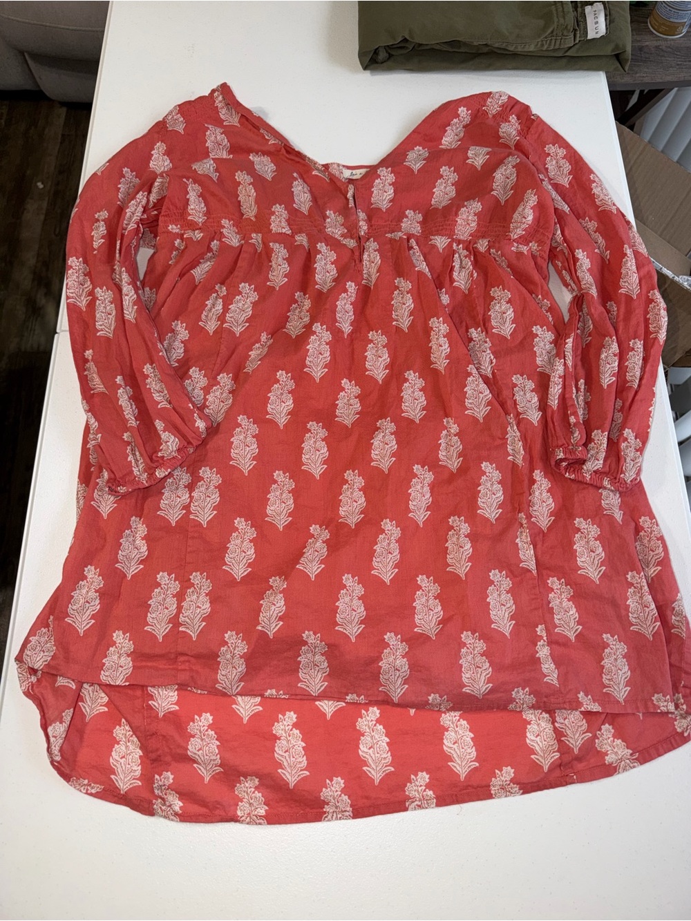 Joie à la Plage red and white Block print split V-neck tunic top size L/T-0068